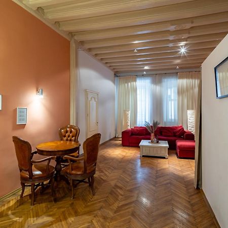 Romari Rynok Sguare VIP Apartment Lviv Bagian luar foto