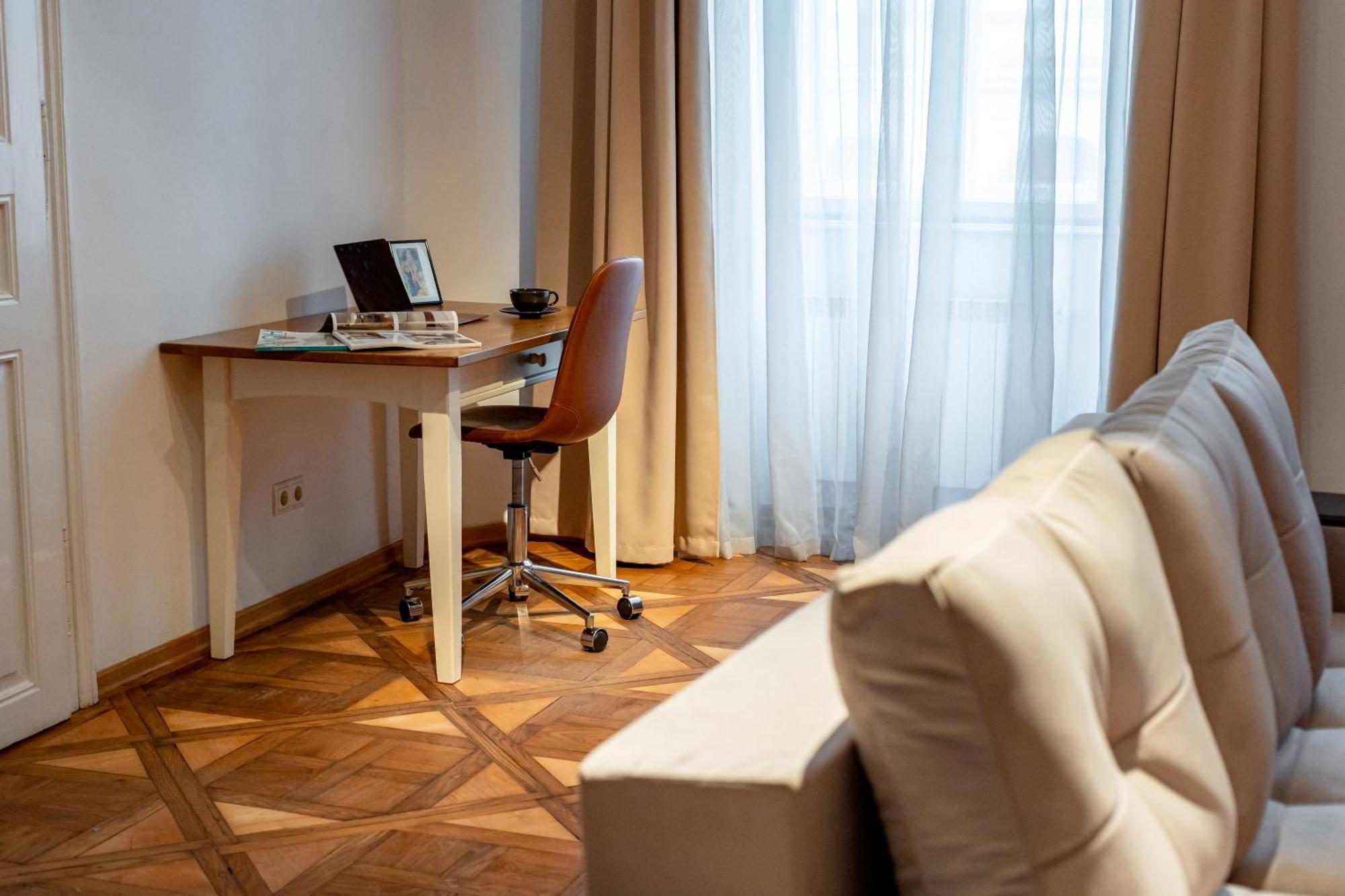 Romari Rynok Sguare VIP Apartment Lviv Bagian luar foto