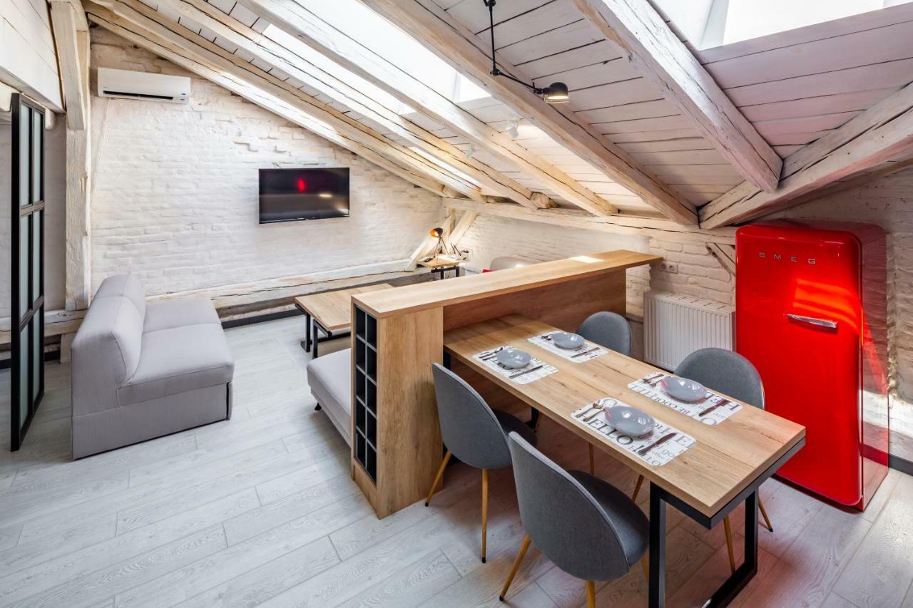 Romari Rynok Sguare VIP Apartment Lviv Bagian luar foto