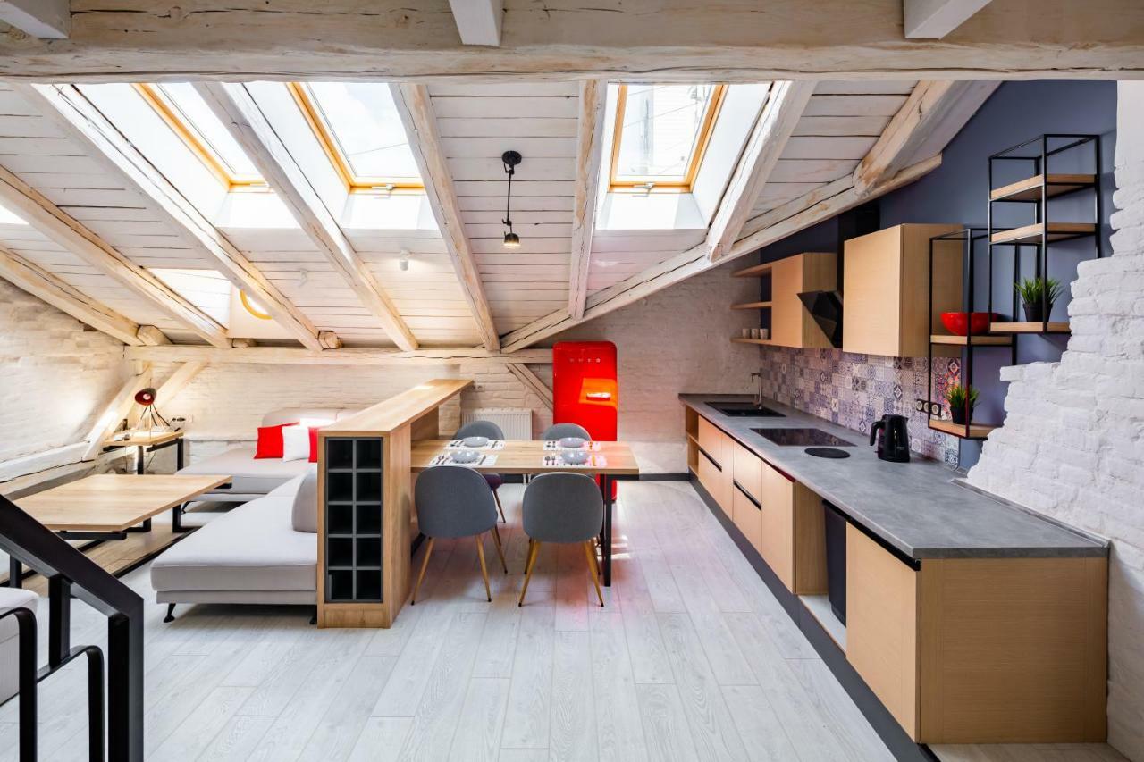 Romari Rynok Sguare VIP Apartment Lviv Bagian luar foto