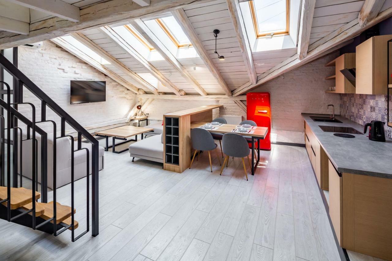 Romari Rynok Sguare VIP Apartment Lviv Bagian luar foto