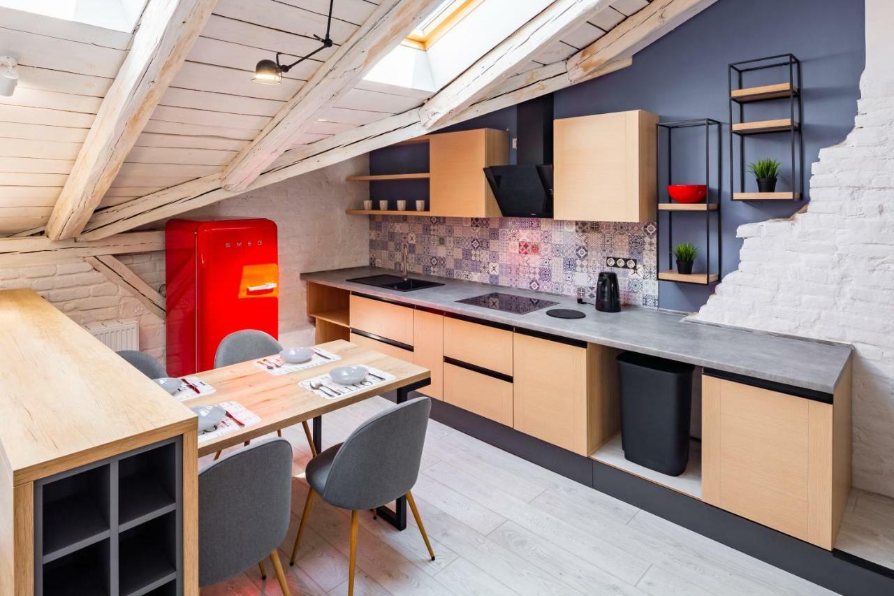 Romari Rynok Sguare VIP Apartment Lviv Bagian luar foto